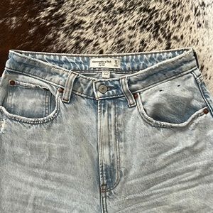 Abercrombie high rise loose jean CURVE LOVE